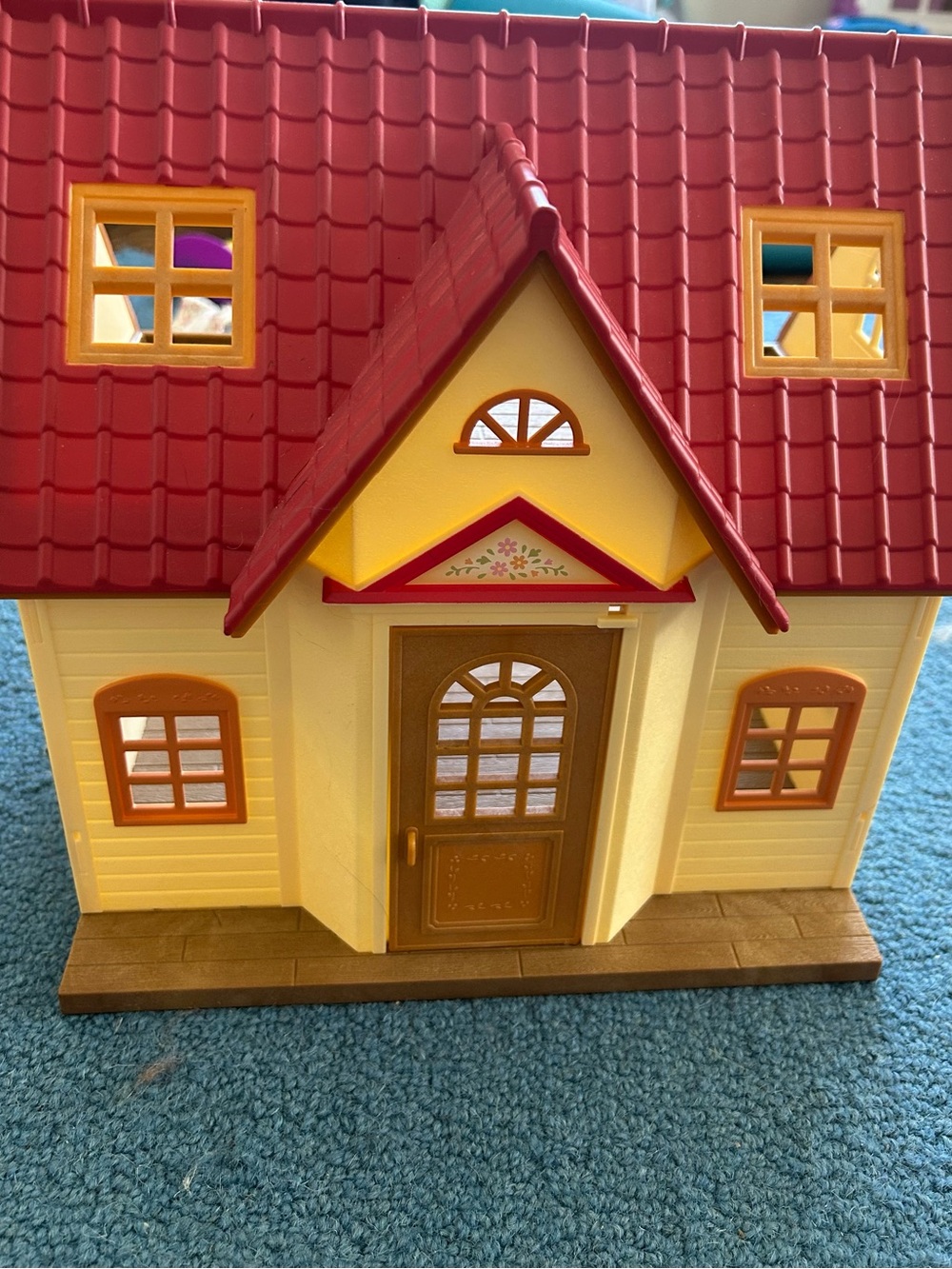 Calico Critters Red Roof Cottage Playset with Cream Walls - Kids Toys